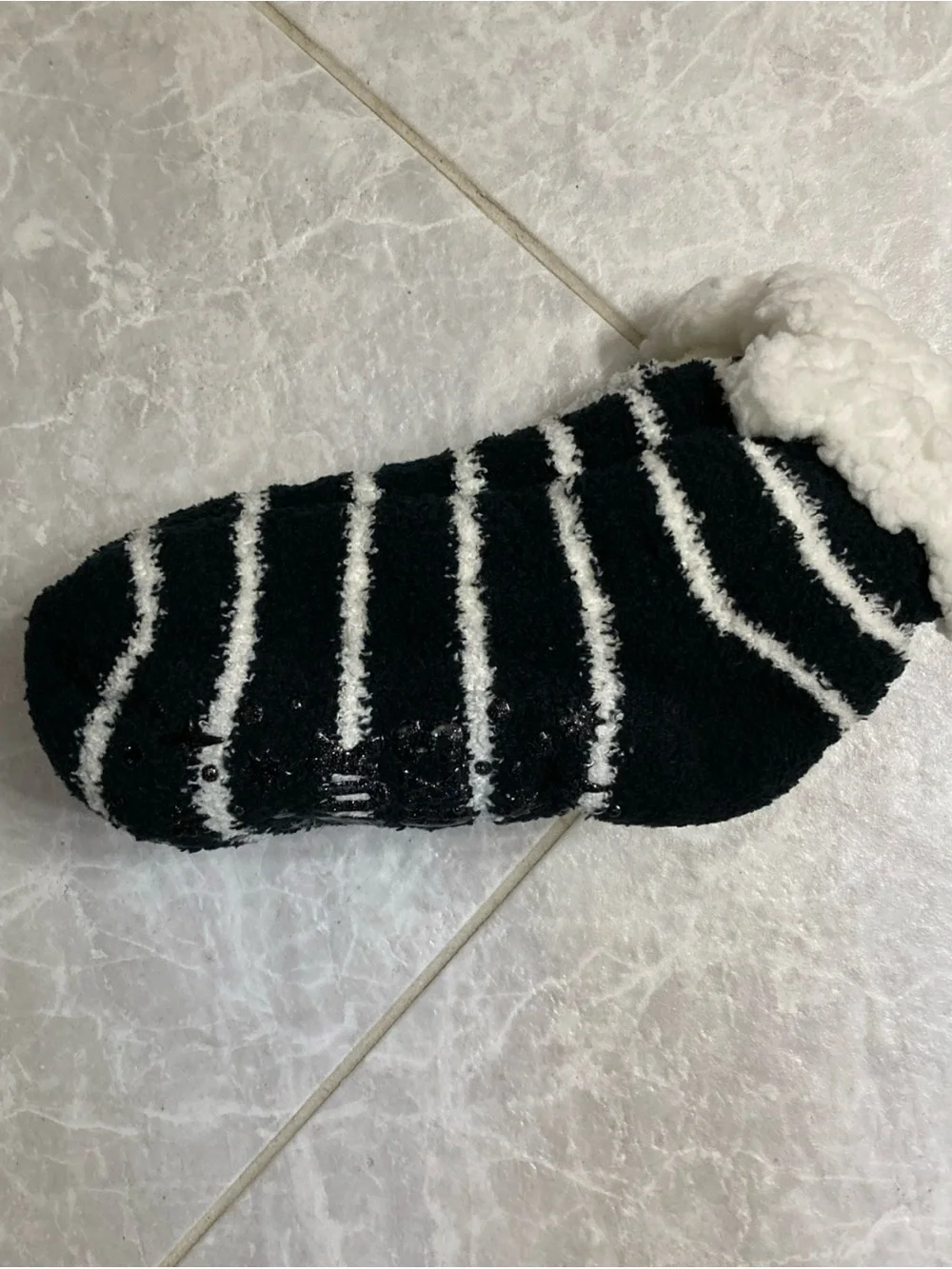 Muk Luks Women's Short Cabin Socks One Size Two Pair New with Tags